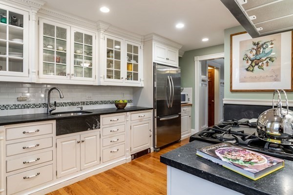 41 Winthrop Road, Unit 41 Brookline, MA 02445 - Photo 7 of 35