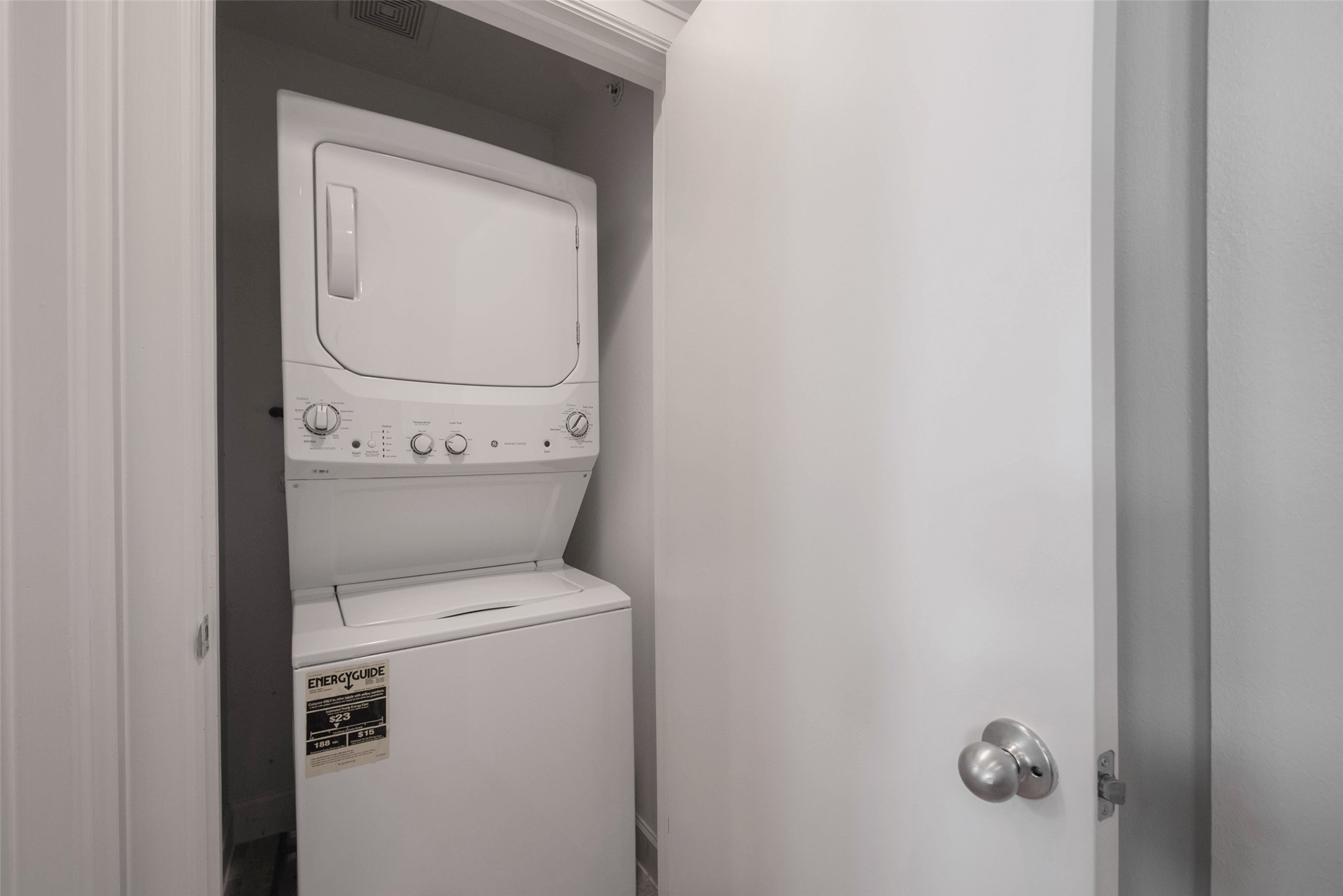 7650 Springhill Street, Unit 603 Houston, TX 77021 - Photo 22 of 26 a utility room with dryer and washer