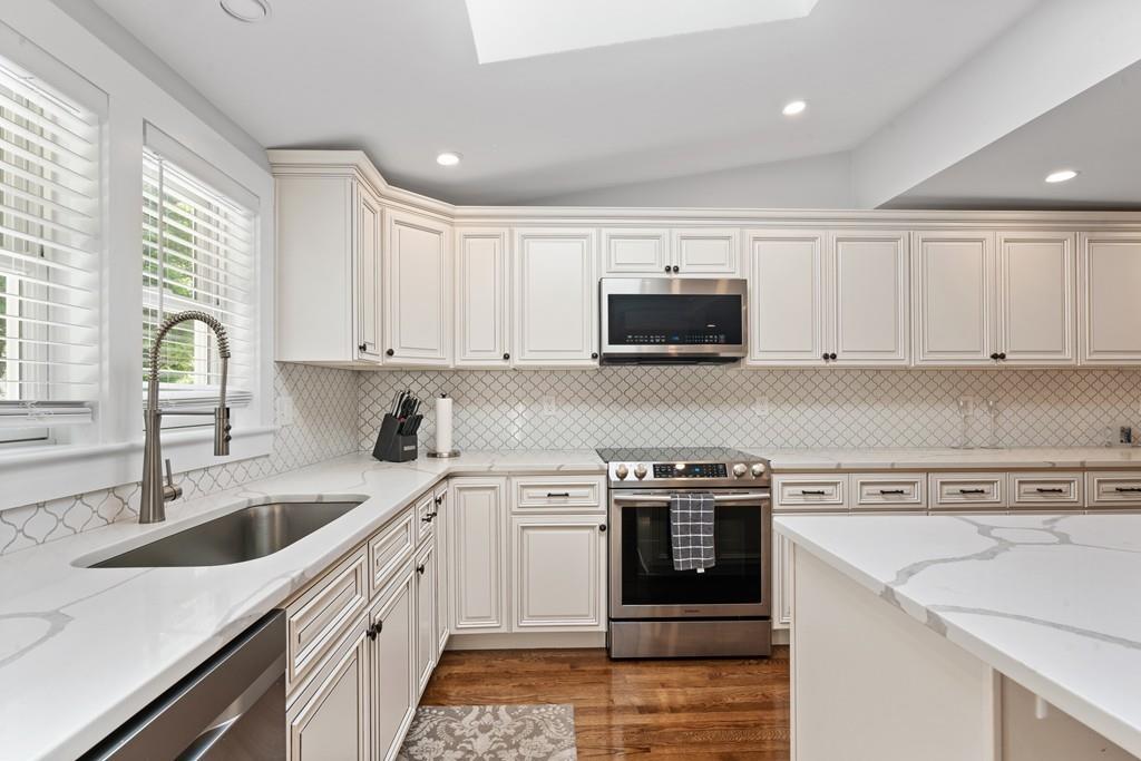 48 Lyndon Road Sharon, MA 02067 - Photo 3 of 22