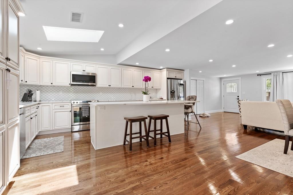 48 Lyndon Road Sharon, MA 02067 - Photo 4 of 22