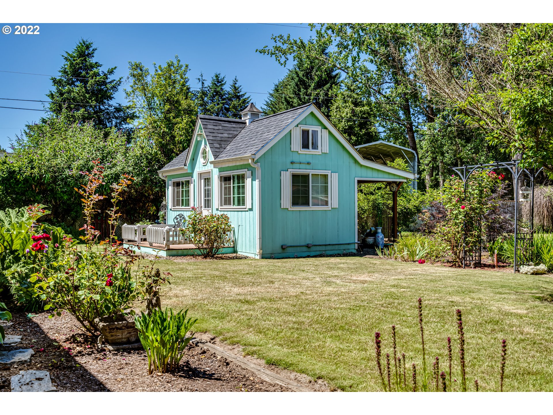 37833 Camp Creek Road Springfield, OR 97478 - Photo 18 of 32 a front view of a house with a garden