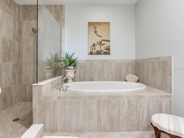 $1,725,000 | 5707 Yeats Manor Drive, Unit 201, Tampa, FL 33611