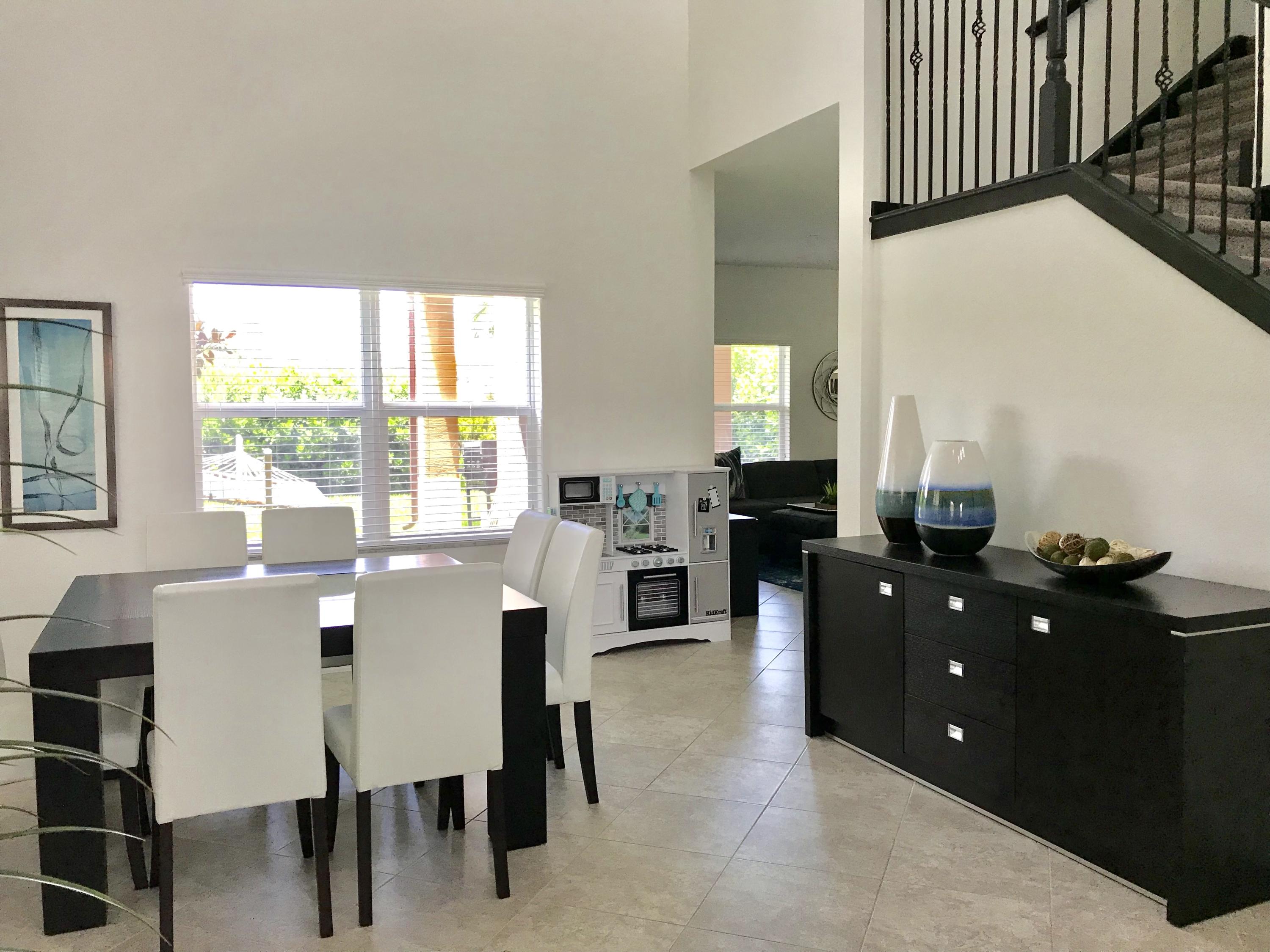 131 Behring Way Jupiter, FL 33458 - Photo 6 of 22 Dining Room