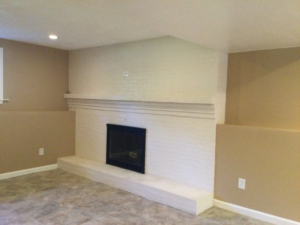 172 Ferncroft Road Tewksbury, MA 01876 - Photo 4 of 13 Gallery Image 4