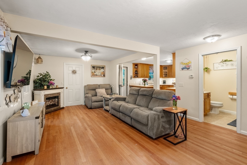 10 Hawthorne Road Kingston, MA 02364 - Photo 5 of 37 Gallery Image 5