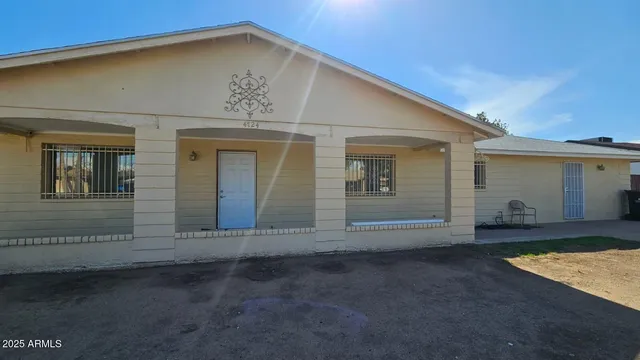 $2,500 | 4724 North 61st Avenue, Phoenix, AZ 85033