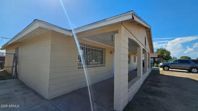 $2,500 | 4724 North 61st Avenue, Phoenix, AZ 85033