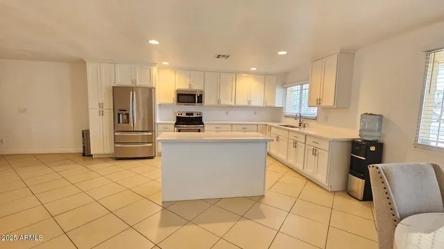 $2,500 | 4724 North 61st Avenue, Phoenix, AZ 85033