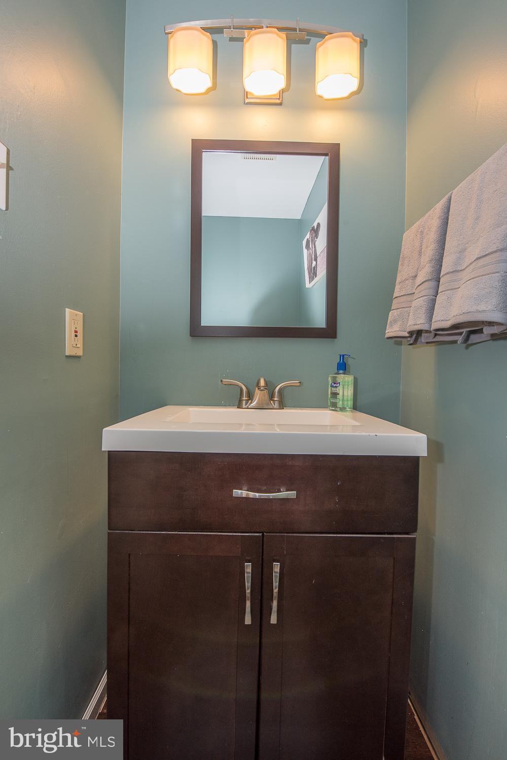 346 Scola Road Brookhaven, PA 19015 - Photo 14 of 30 Powder Room