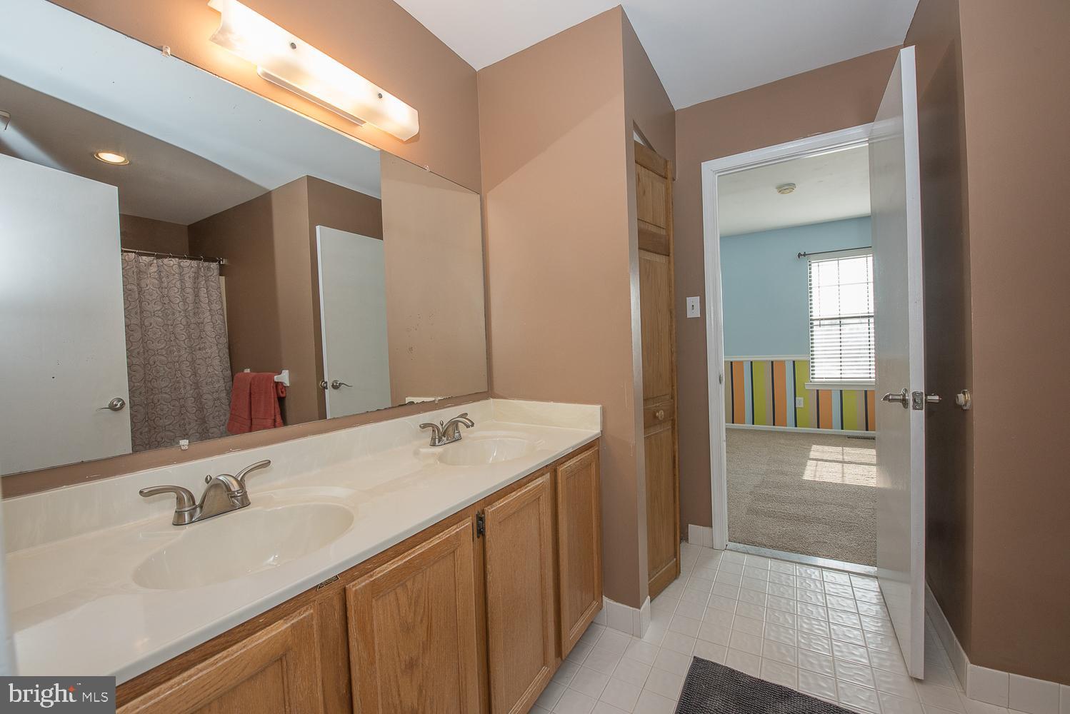 346 Scola Road Brookhaven, PA 19015 - Photo 18 of 30 Jack & Jill Bathroom
