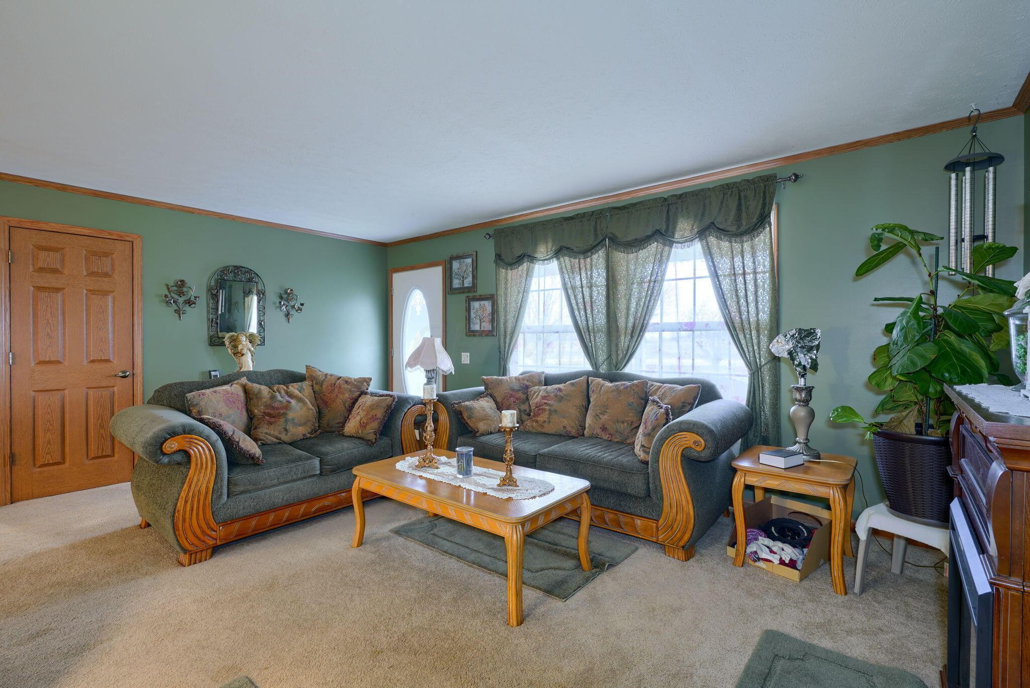 9023 Bussert Road Southwest Amanda, OH 43102 - Photo 15 of 30 living room