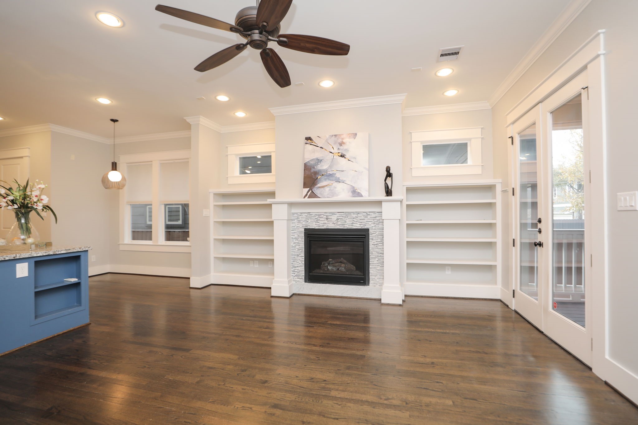 907 East 25th Street Houston, TX 77009 - Photo 12 of 32 Great view of large family room has built in shelves, stately fireplace, high ceilings, beautiful hardwood floors and crown molding. Home is freshly painted.
