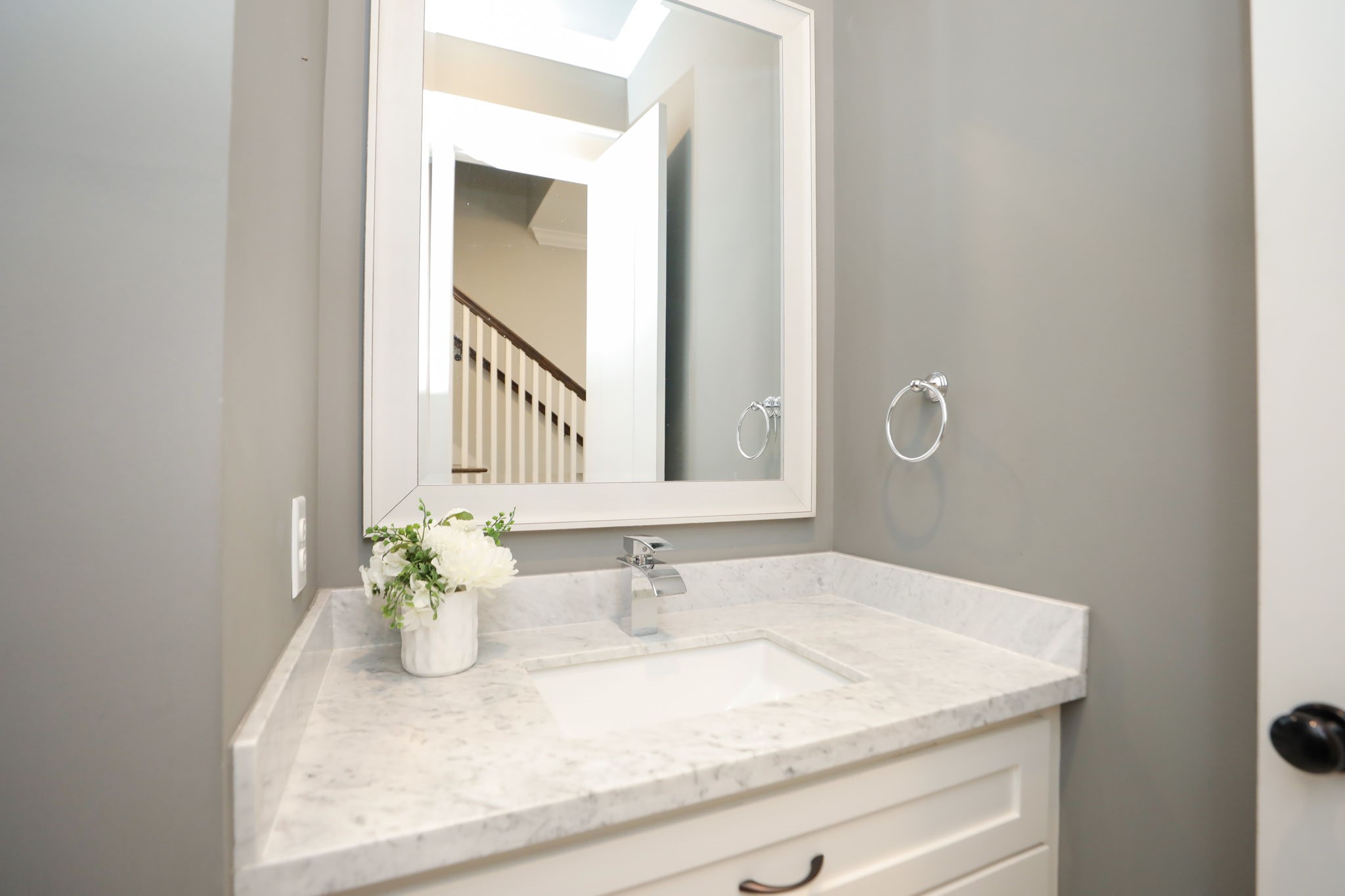 907 East 25th Street Houston, TX 77009 - Photo 13 of 32 Half guest bathroom downstairs.