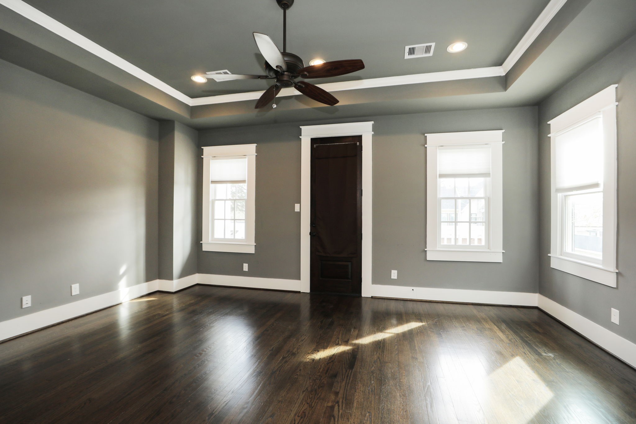 907 East 25th Street Houston, TX 77009 - Photo 14 of 32 Head upstairs to primary suite with tray ceiling, hardwood floors and access to double gallery porch.
