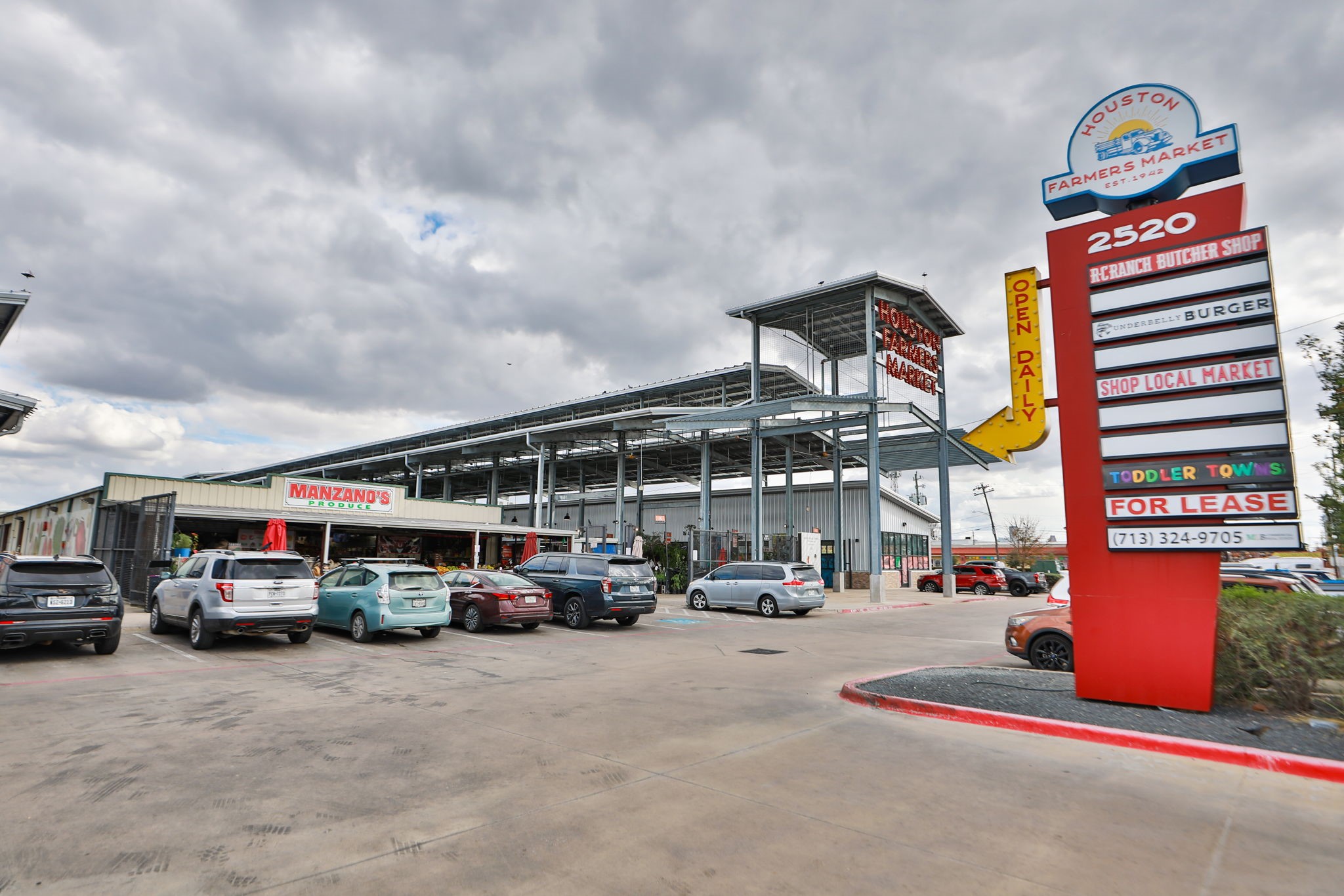 907 East 25th Street Houston, TX 77009 - Photo 29 of 32 Just minutes from the Houston Farmers Market and Manzano's.