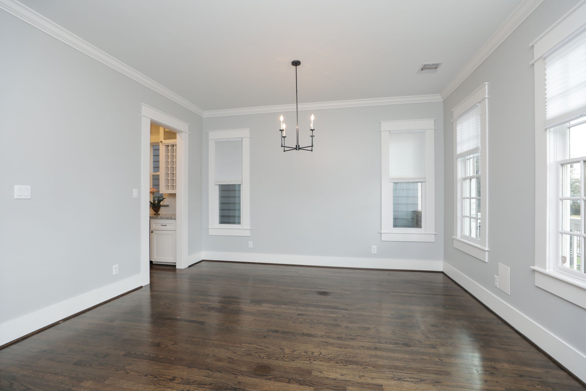 907 East 25th Street Houston, TX 77009 - Photo 3 of 32 Great view of spacious dining area perfect for entertaining family and friends. Freshly painted interior.
