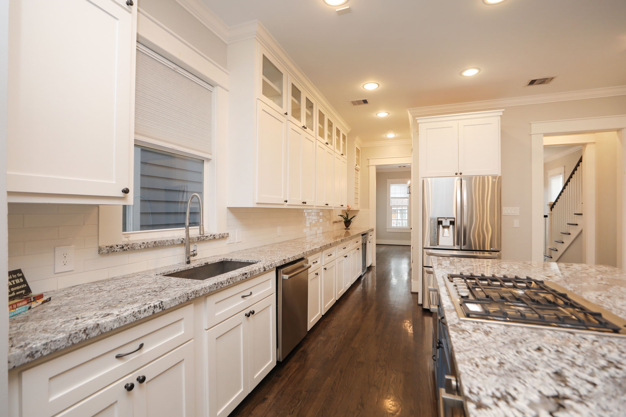 907 East 25th Street Houston, TX 77009 - Photo 6 of 32 View of Chef's Island Kitchen long granite counter top space, gas cooktop, refrigerator included with lease.