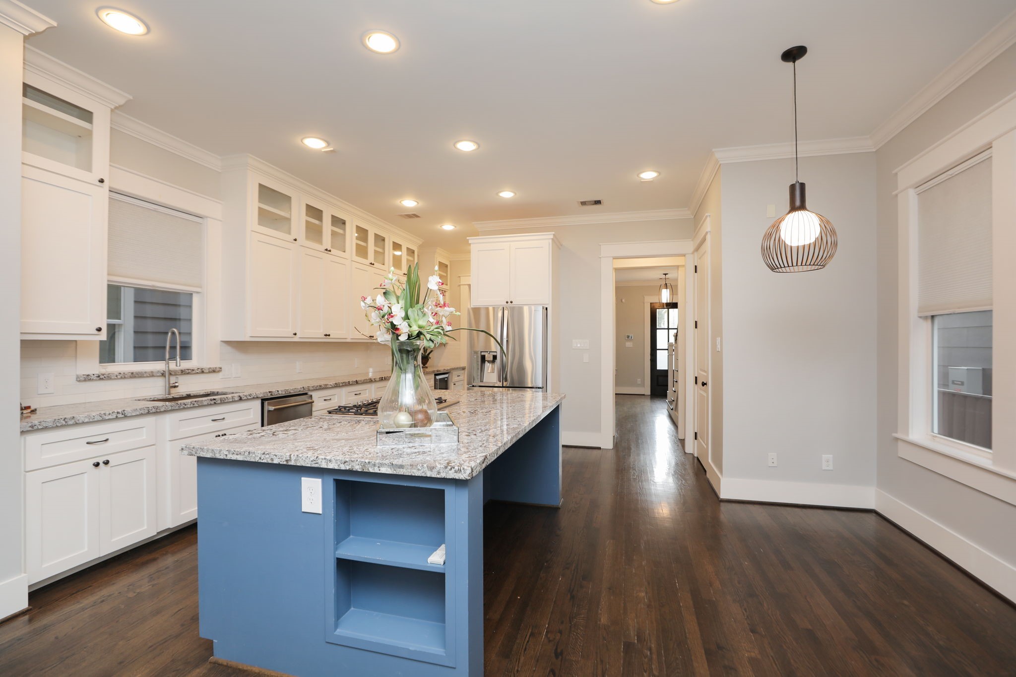 907 East 25th Street Houston, TX 77009 - Photo 7 of 32 Chef’s Island Kitchen with immense kitchen island, granite countertops, wall to wall cabinetry, Bosch gas cooktop and hardwood floors.