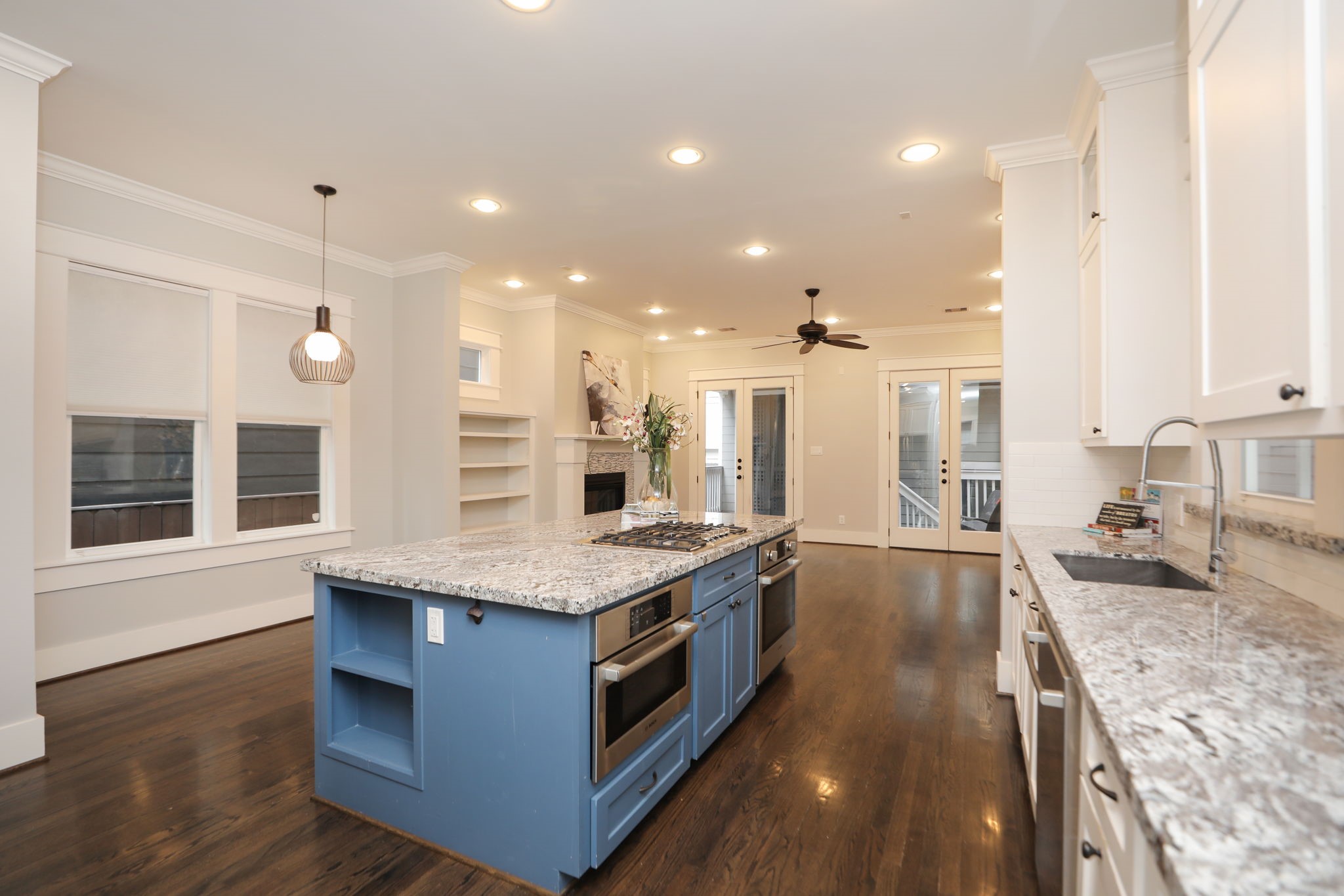 907 East 25th Street Houston, TX 77009 - Photo 8 of 32 Chef’s Island Kitchen with immense kitchen island, granite countertops, wall to wall cabinetry, stainless steel appliances and Bosch gas cooktop.