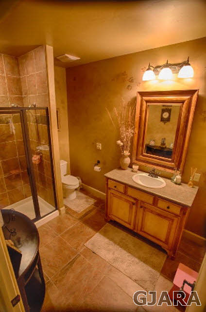 1140 23 Road Grand Junction, CO 81505 - Photo 7 of 13 a bathroom with a sink and a mirror