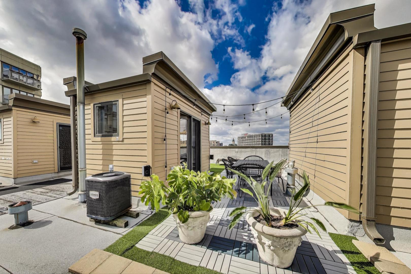 1009 North Riverwalk Street Chicago, IL 60610 - Photo 29 of 39 a view of a chairs and table in patio