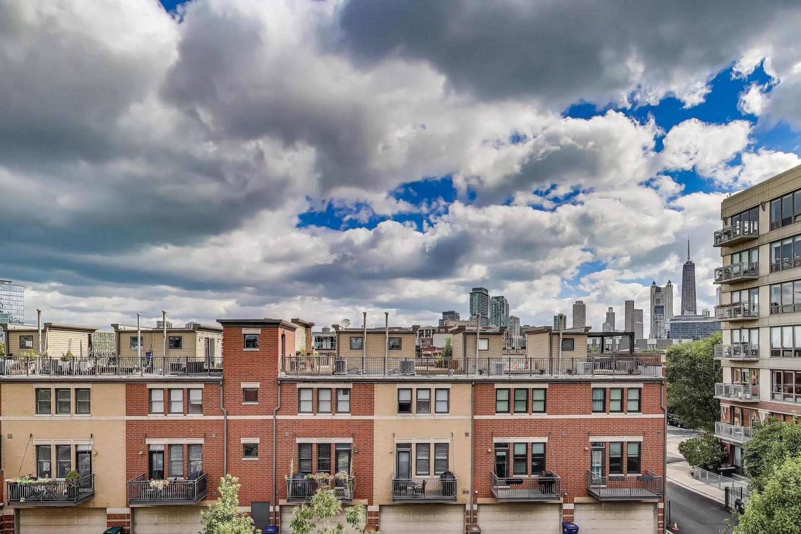 1009 North Riverwalk Street Chicago, IL 60610 - Photo 30 of 39 a front view of a multi story building