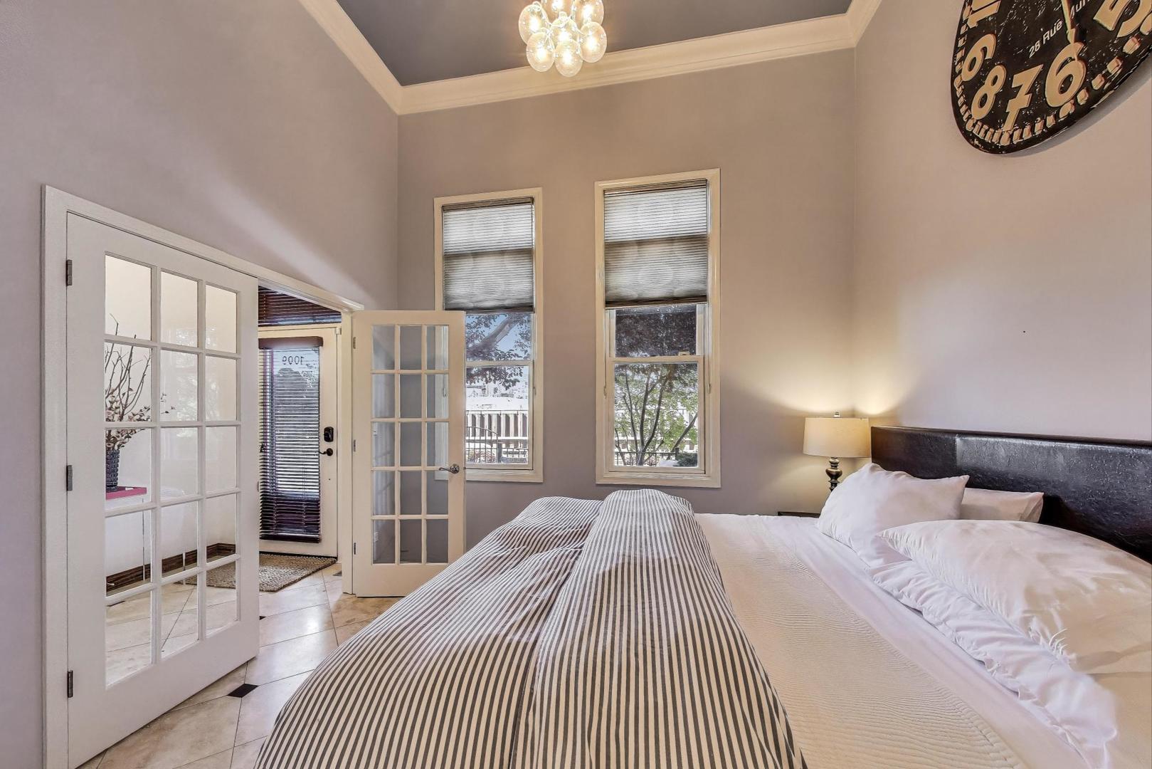 1009 North Riverwalk Street Chicago, IL 60610 - Photo 5 of 39 a bedroom with a bed and a window