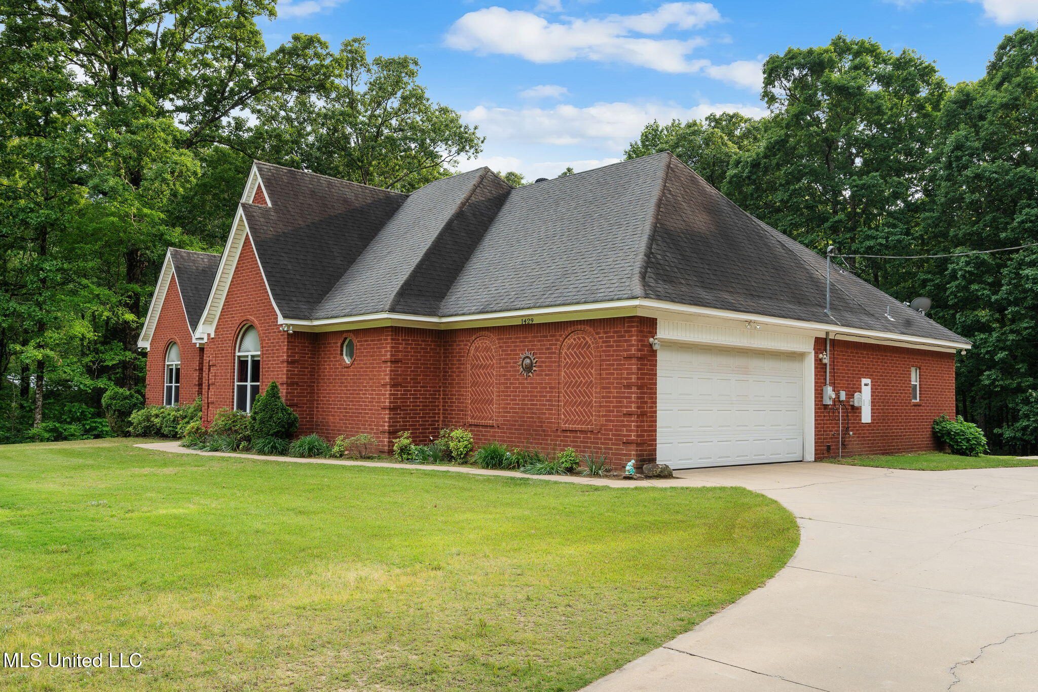 1429 Laughter Road Hernando, MS 38632 - Photo 3 of 47 3-web-or-mls-1429 Laughter Rd S-03