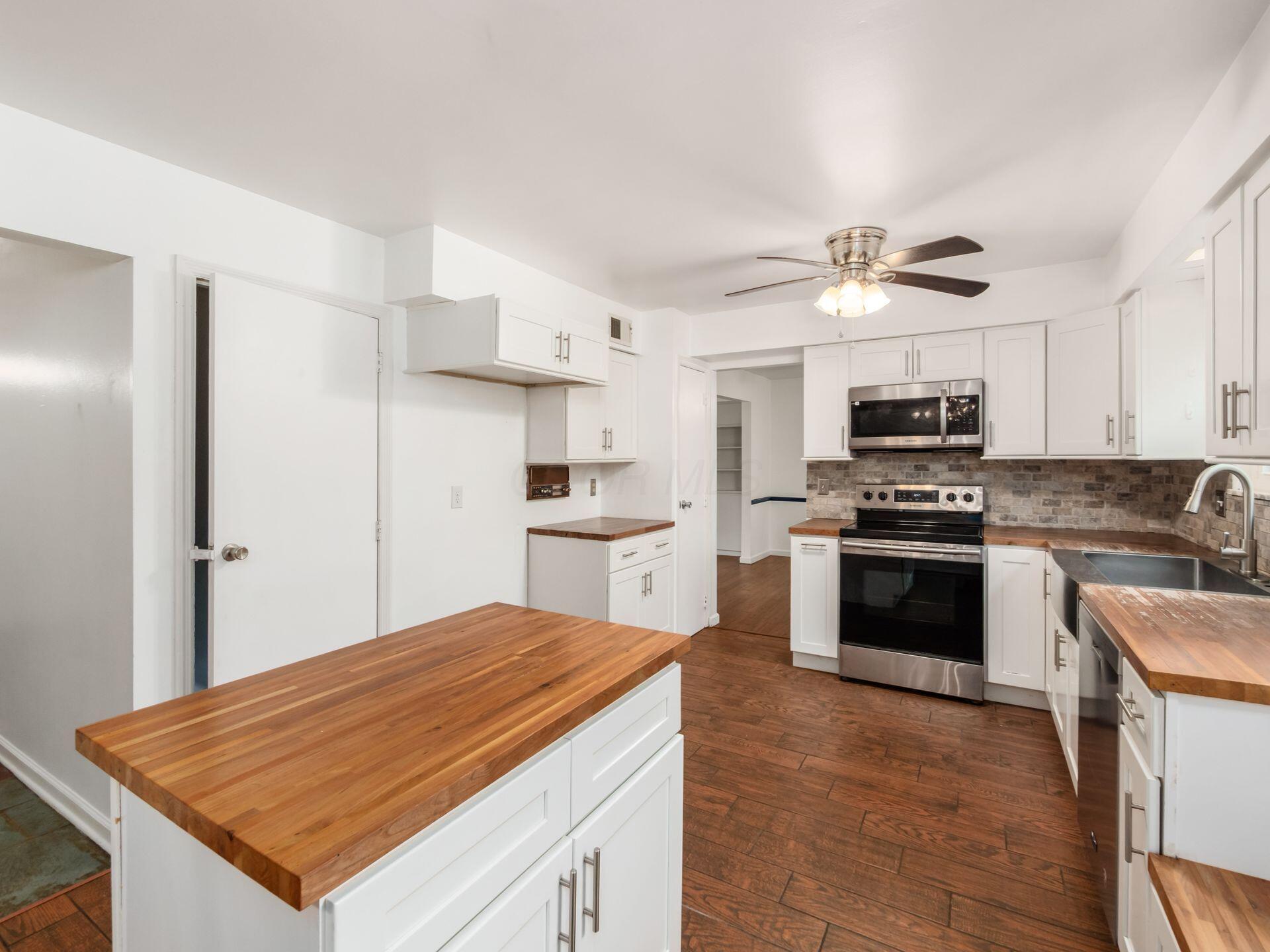 13400 Trenton Road Galena, OH 43021 - Photo 13 of 44 Kitchen with Island