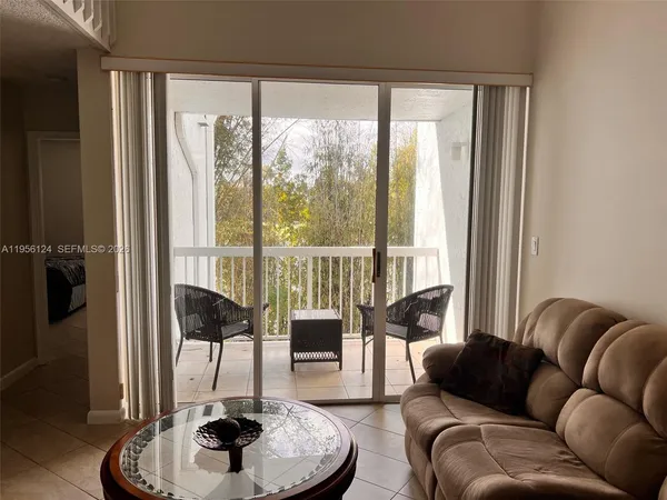 $2,800 | 4878 Northwest 97th Place, Unit 290, Doral, FL 33178