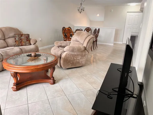 $2,800 | 4878 Northwest 97th Place, Unit 290, Doral, FL 33178