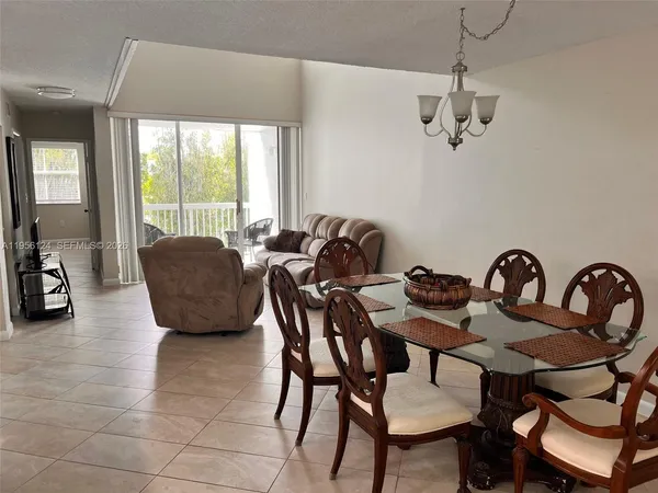 $2,800 | 4878 Northwest 97th Place, Unit 290, Doral, FL 33178