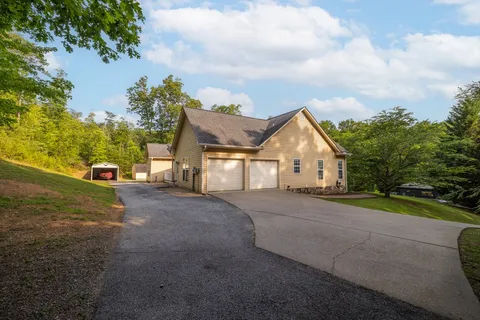$719,900 | 444 Yellowbird Trail, Blue Ridge, GA 30513