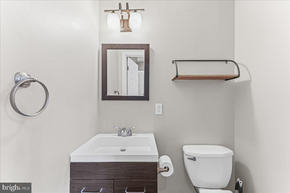200 Fairview Road Springfield, PA 19064 - Photo 12 of 43 a bathroom with a toilet a sink and mirror