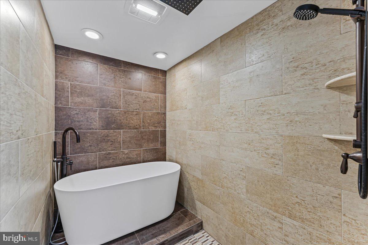 200 Fairview Road Springfield, PA 19064 - Photo 26 of 43 a bathroom with a bathtub