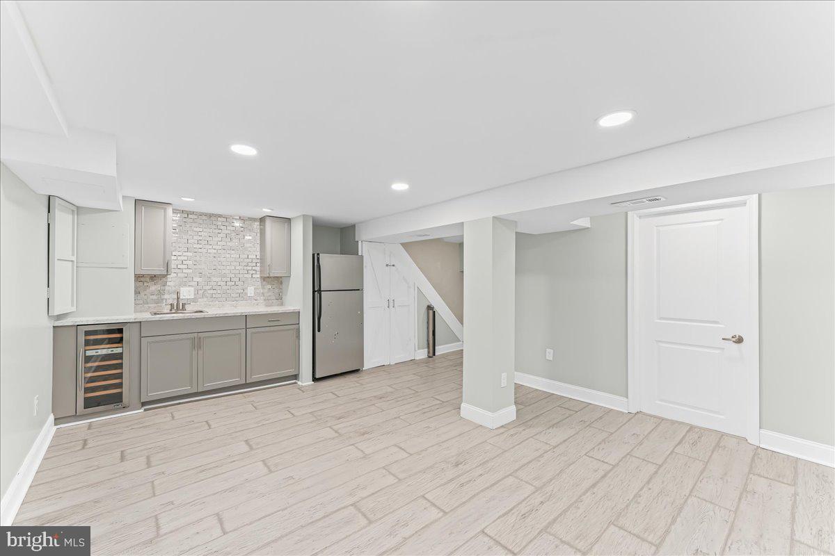 200 Fairview Road Springfield, PA 19064 - Photo 30 of 43 a big room with closet and windows