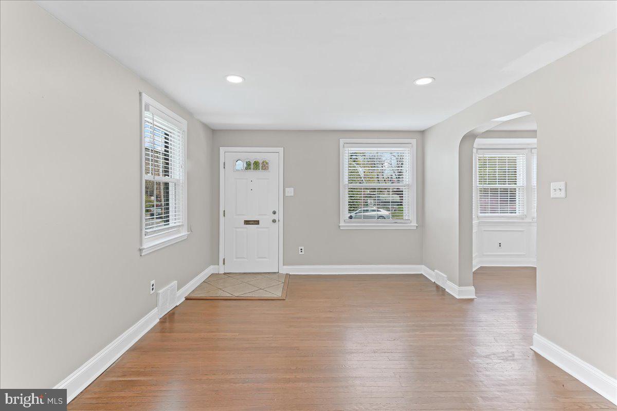 200 Fairview Road Springfield, PA 19064 - Photo 7 of 43 an empty room with windows and closet