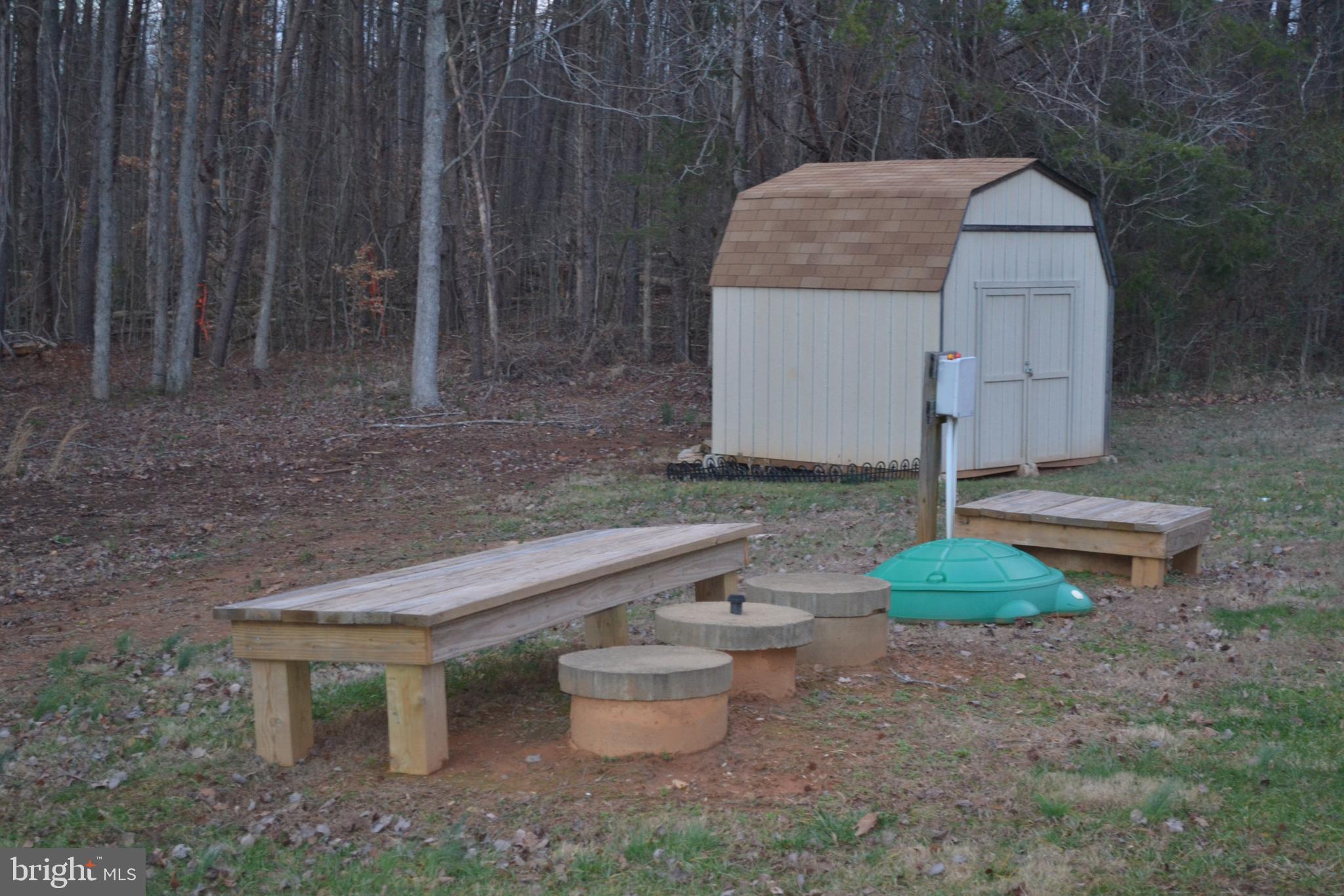 119 Range Road Louisa, VA 23093 - Photo 4 of 24 Custom picnic table