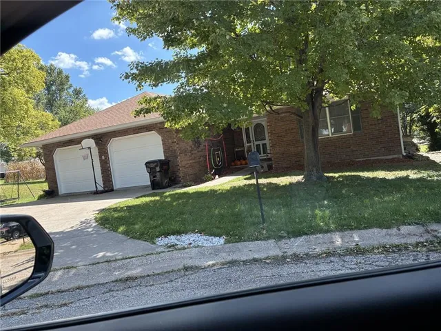 $305,000 | 1108 West Maple Terrace, Savannah, MO 64485