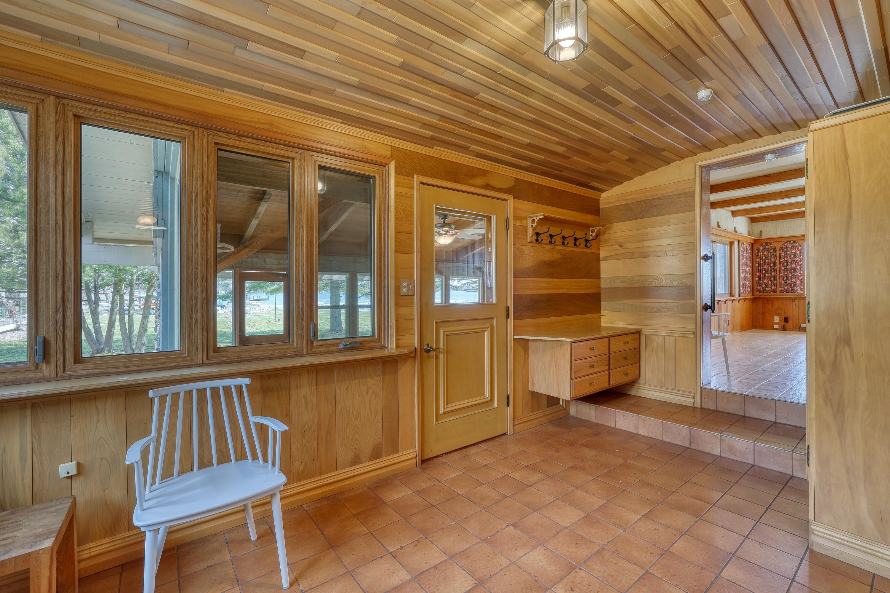 37909 Valley Road Summit, WI 53066 - Photo 20 of 62 Mudroom/Foyer