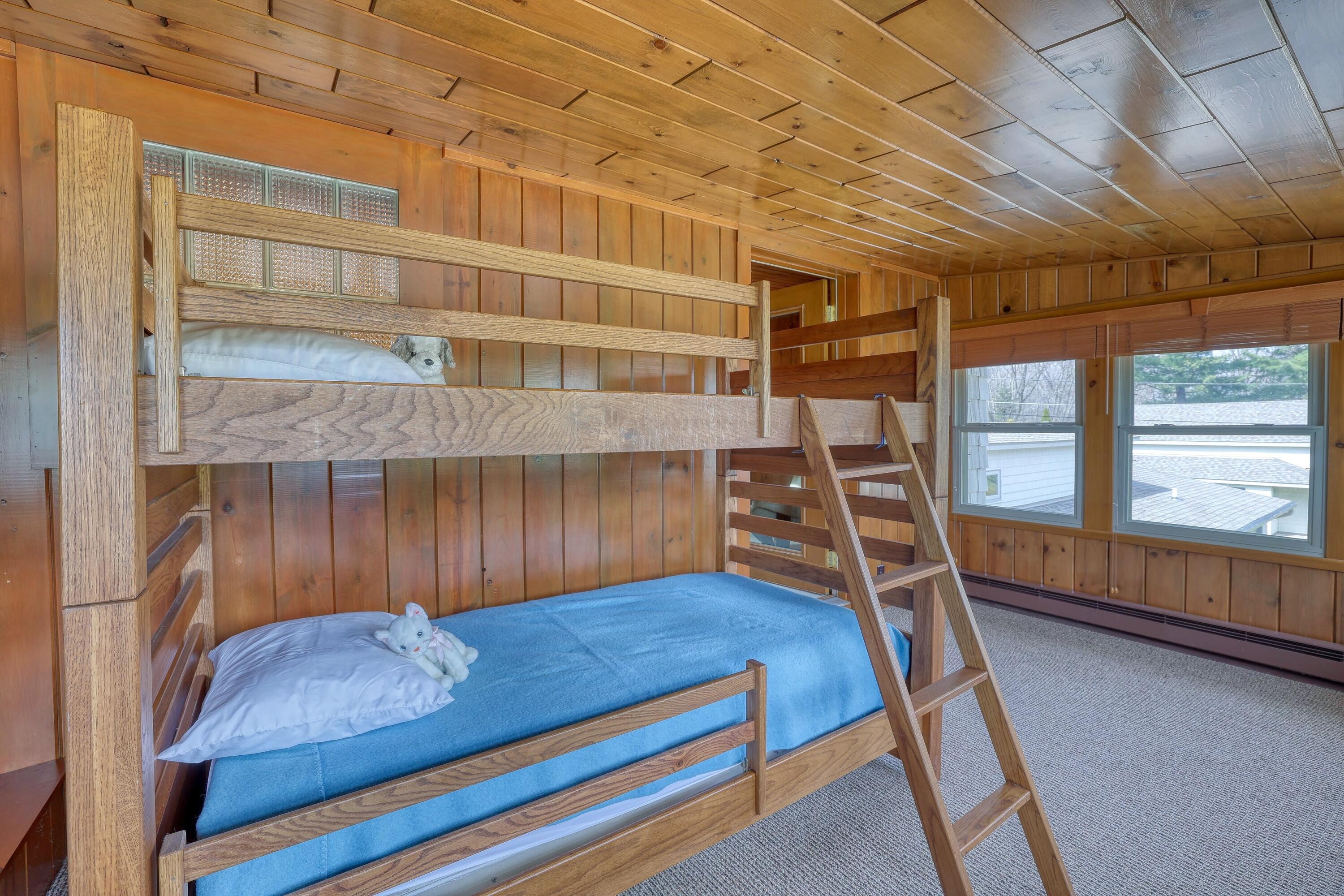 37909 Valley Road Summit, WI 53066 - Photo 32 of 62 Sun Porch Bunk Room