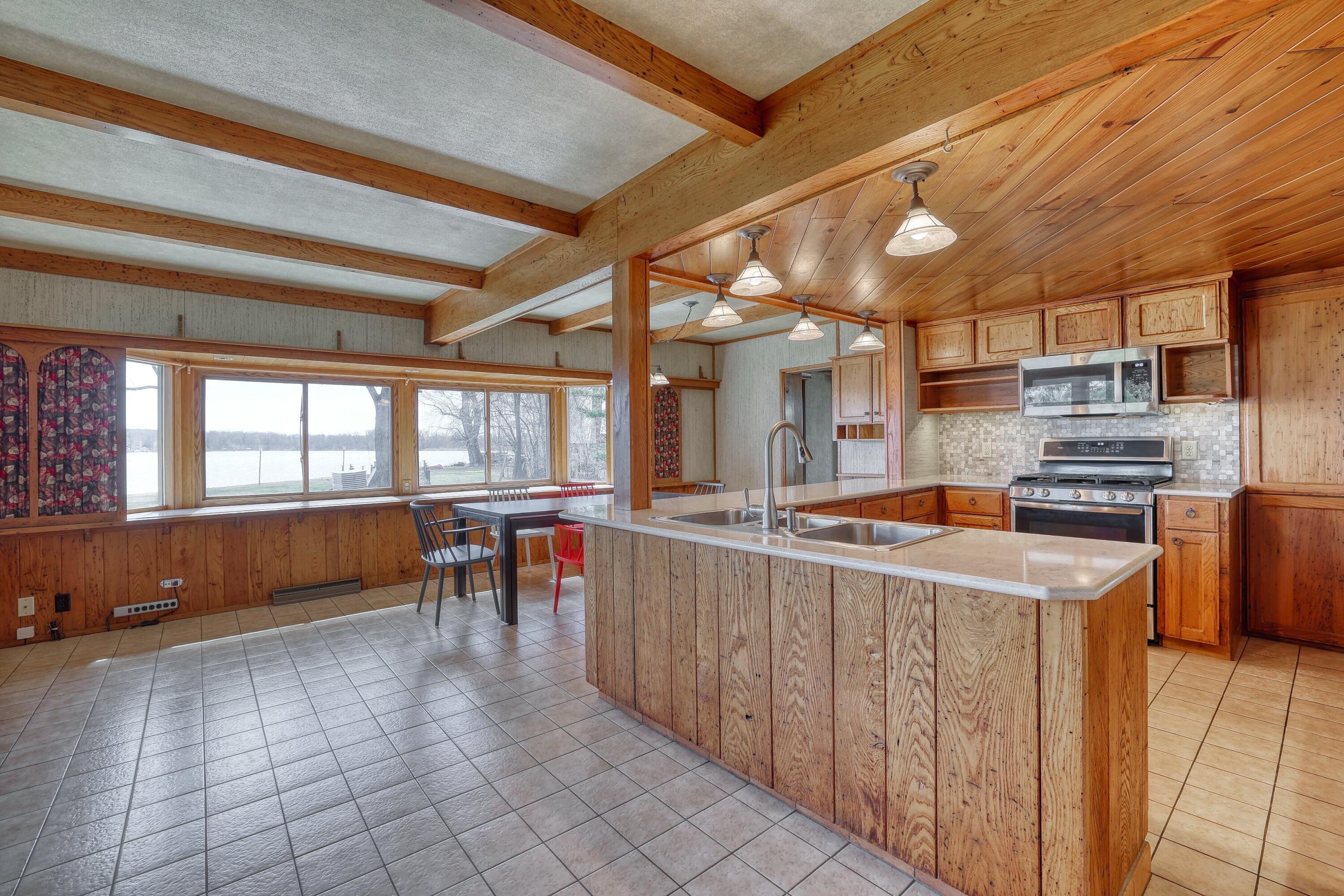 37909 Valley Road Summit, WI 53066 - Photo 6 of 62 Kitchen