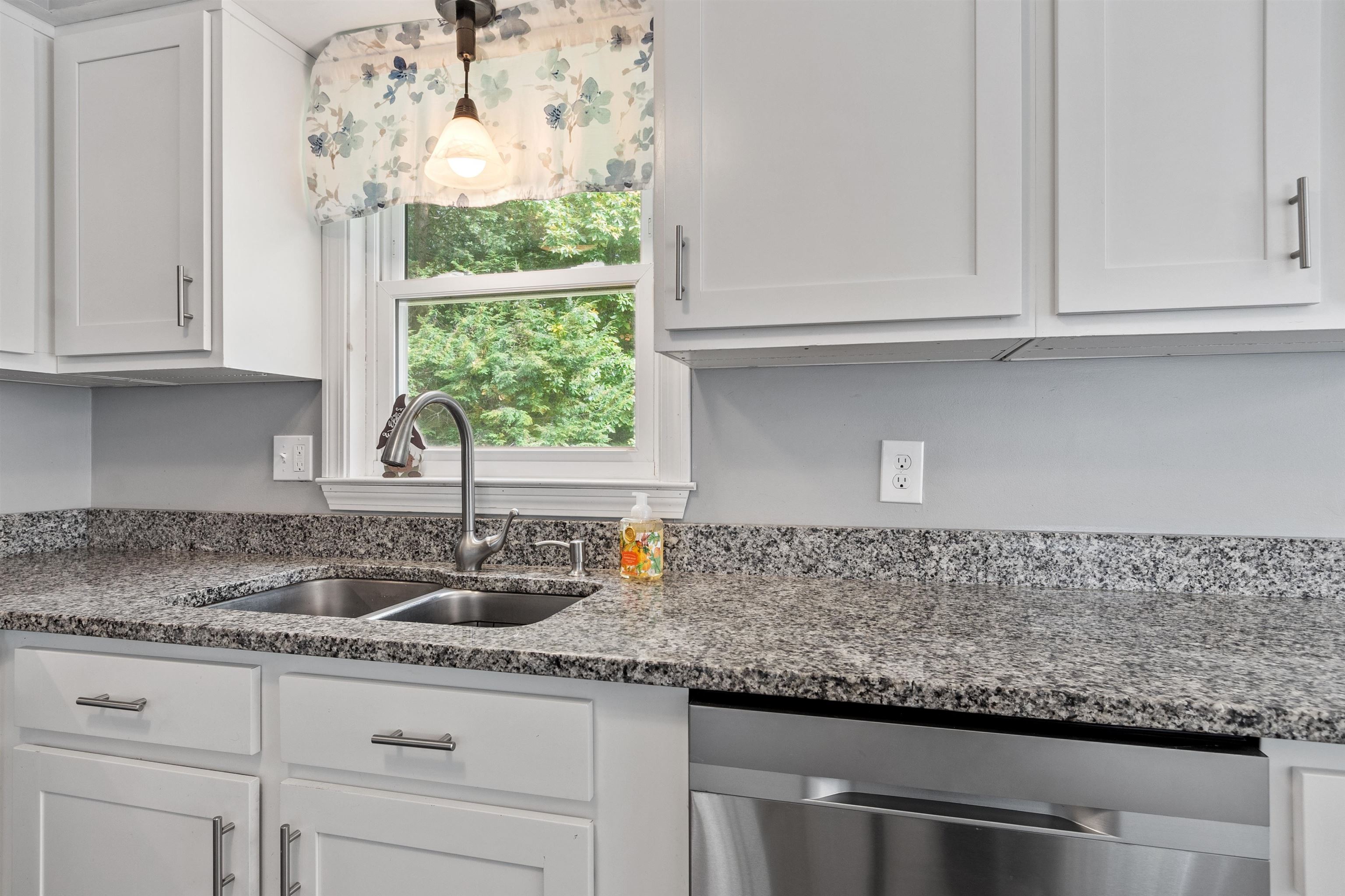 13 Cole Road Derry, NH 03038 - Photo 9 of 45