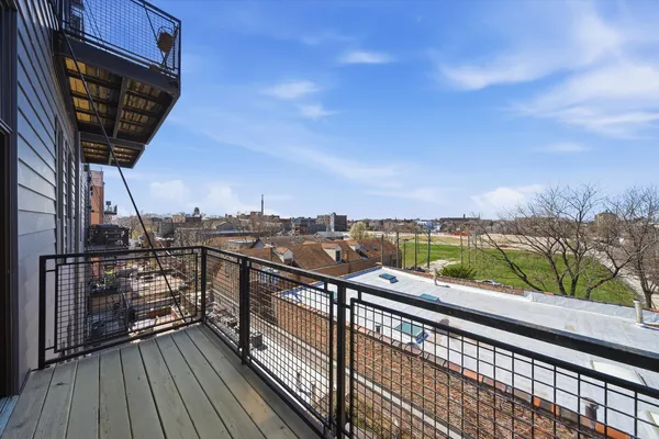 $287,000 | 1610 South Halsted Street, Unit 401, Chicago, IL 60608