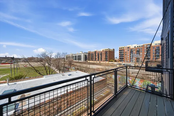$287,000 | 1610 South Halsted Street, Unit 401, Chicago, IL 60608