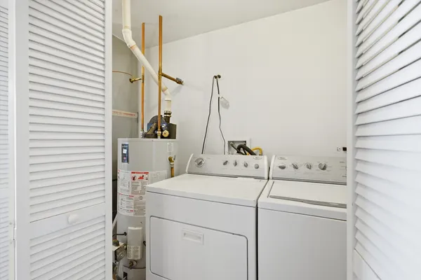 $287,000 | 1610 South Halsted Street, Unit 401, Chicago, IL 60608