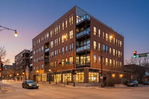 $287,000 | 1610 South Halsted Street, Unit 401, Chicago, IL 60608