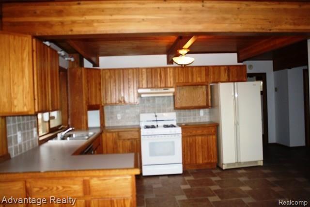7720 Imlay City Road Avoca, MI 48006 - Photo 10 of 25 IMG_9140.jpg
