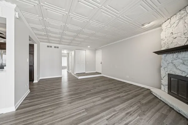 $2,400 | 15700 86th Avenue, Unit 104, Orland Park, IL 60462