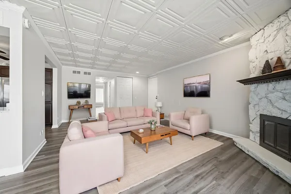 $2,400 | 15700 86th Avenue, Unit 104, Orland Park, IL 60462